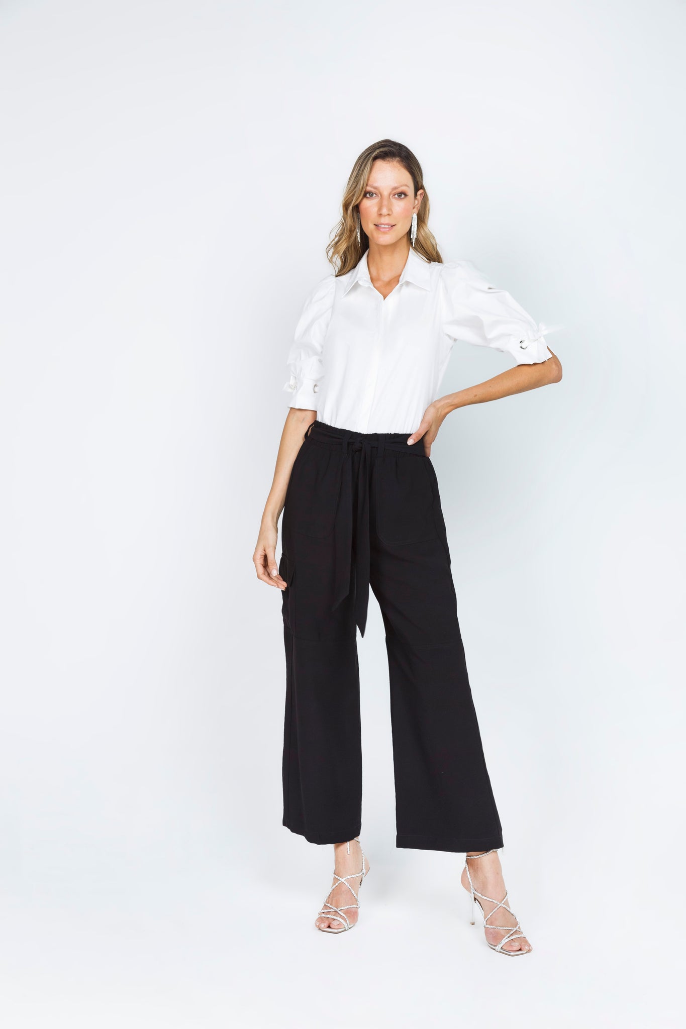 PANTALON CARGO CON CINTURON - NEGRO