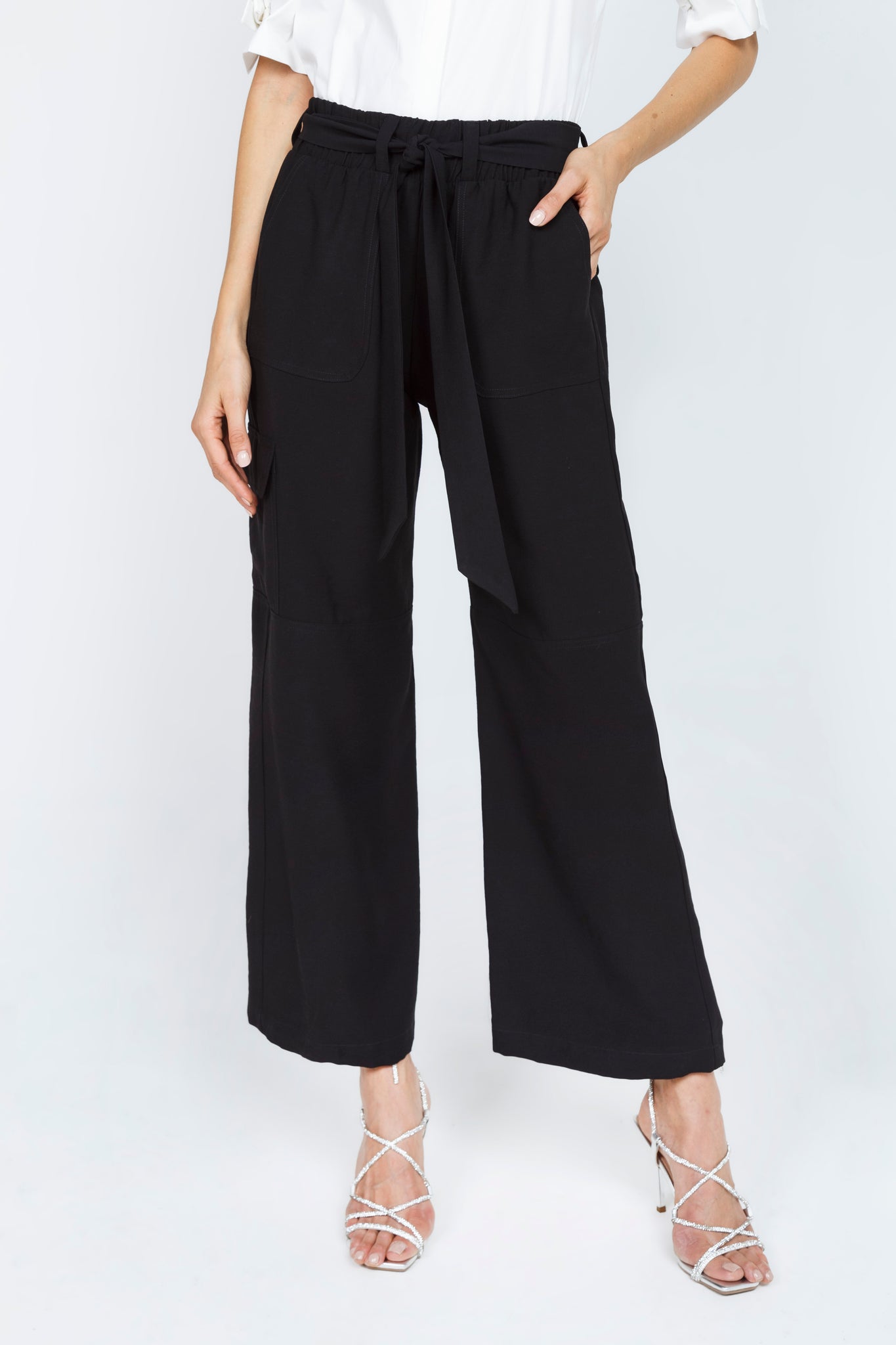 PANTALON CARGO CON CINTURON - NEGRO