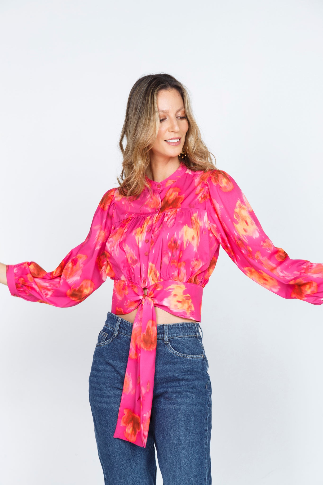 BLUSA FUCSIA ESTAMPADAN CUELLO NERU Y FAJON