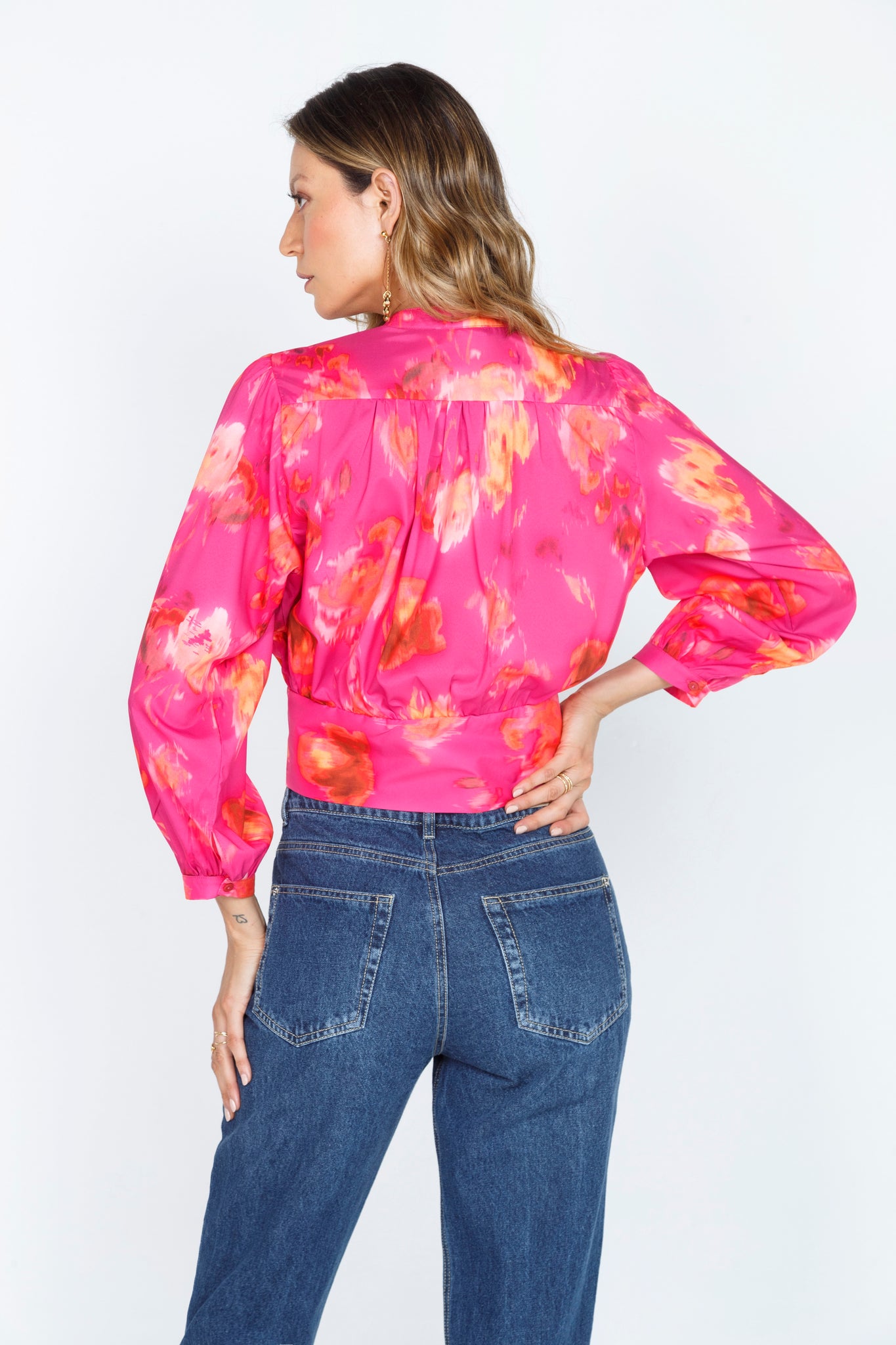 BLUSA FUCSIA ESTAMPADAN CUELLO NERU Y FAJON