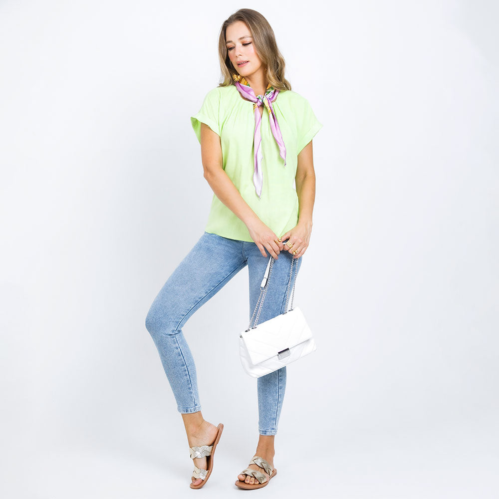 CAMISA CON PRENSES TELA EFECTO LINO VERDE LIMON