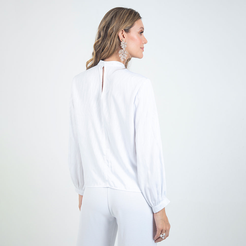 BLUSA BLANCA  ESCOTE CON TIRAS PARA ANUDAR