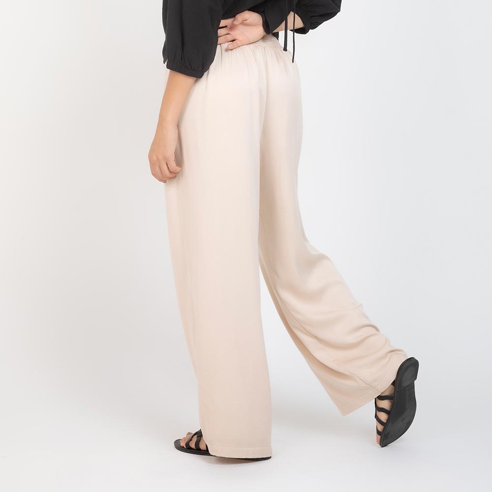 PANTALÓN RECTO PRETINA CON ALFORZAS BEIGE