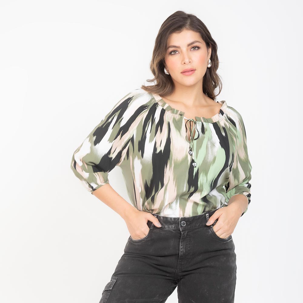 BLUSA ESTAMPADA CON PUNTERAS ARTESANALES VERDE MILITAR