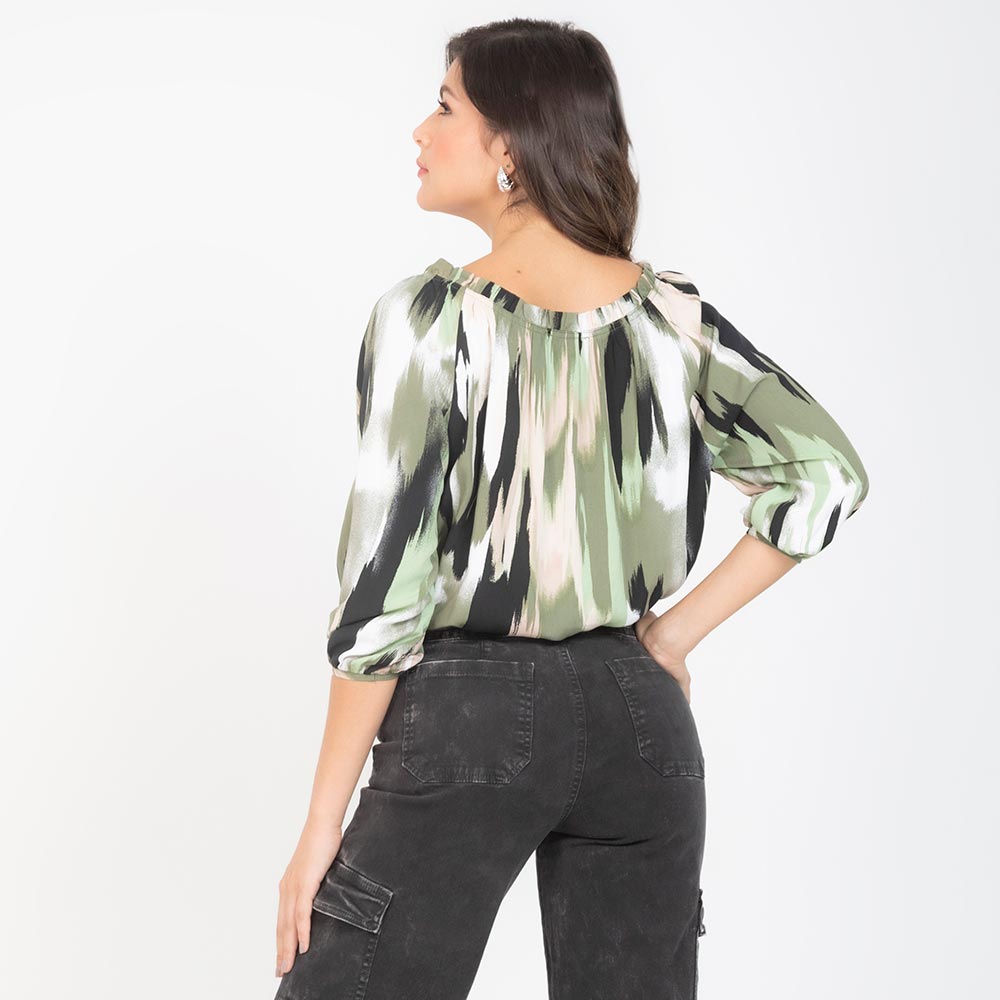 BLUSA ESTAMPADA CON PUNTERAS ARTESANALES VERDE MILITAR