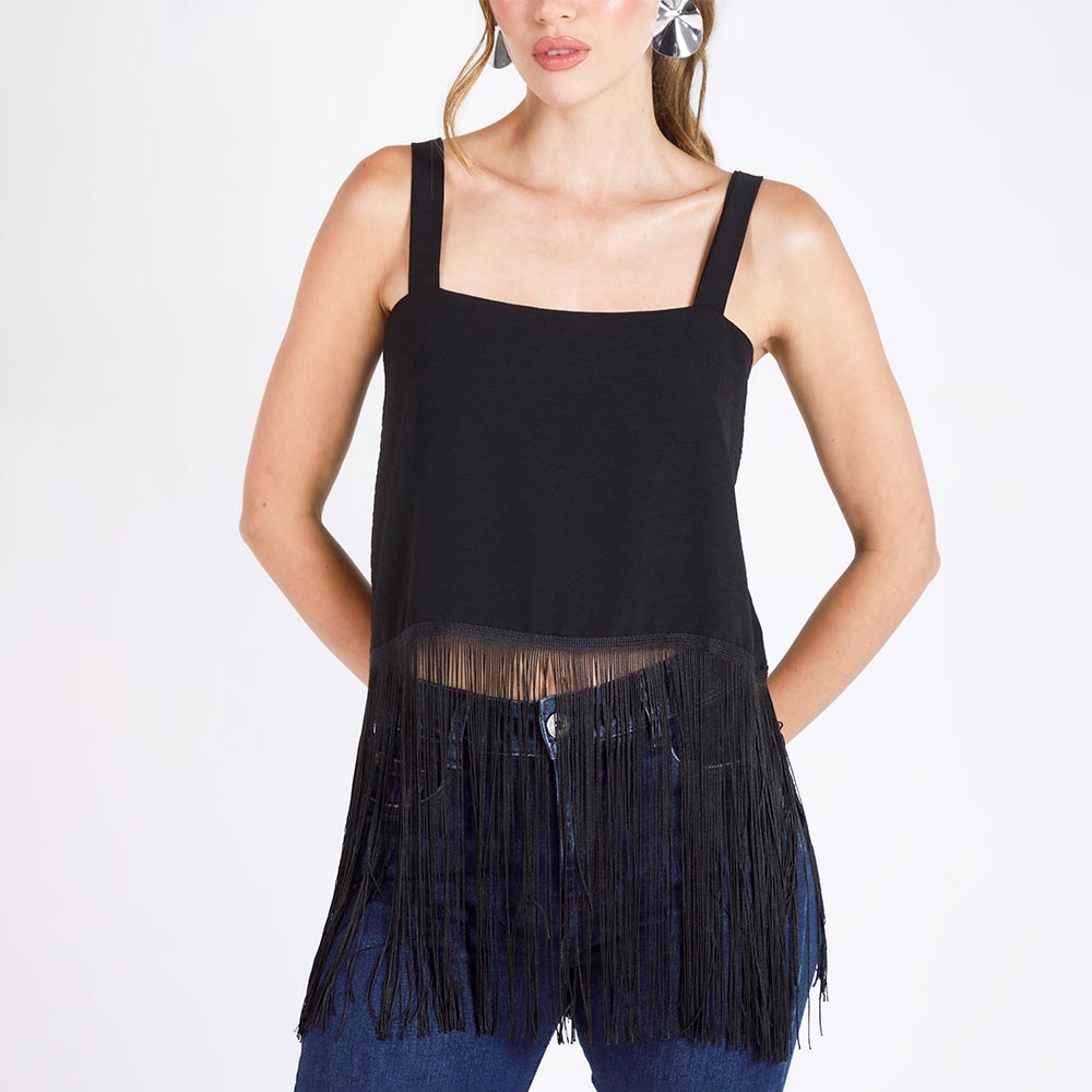 BLUSA NEGRA CON FLECOS