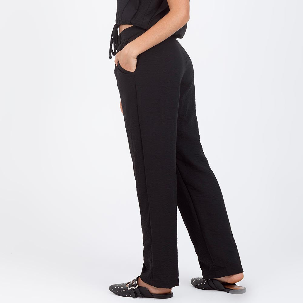 PANTALÓN NEGRO SILUETA REGULAR