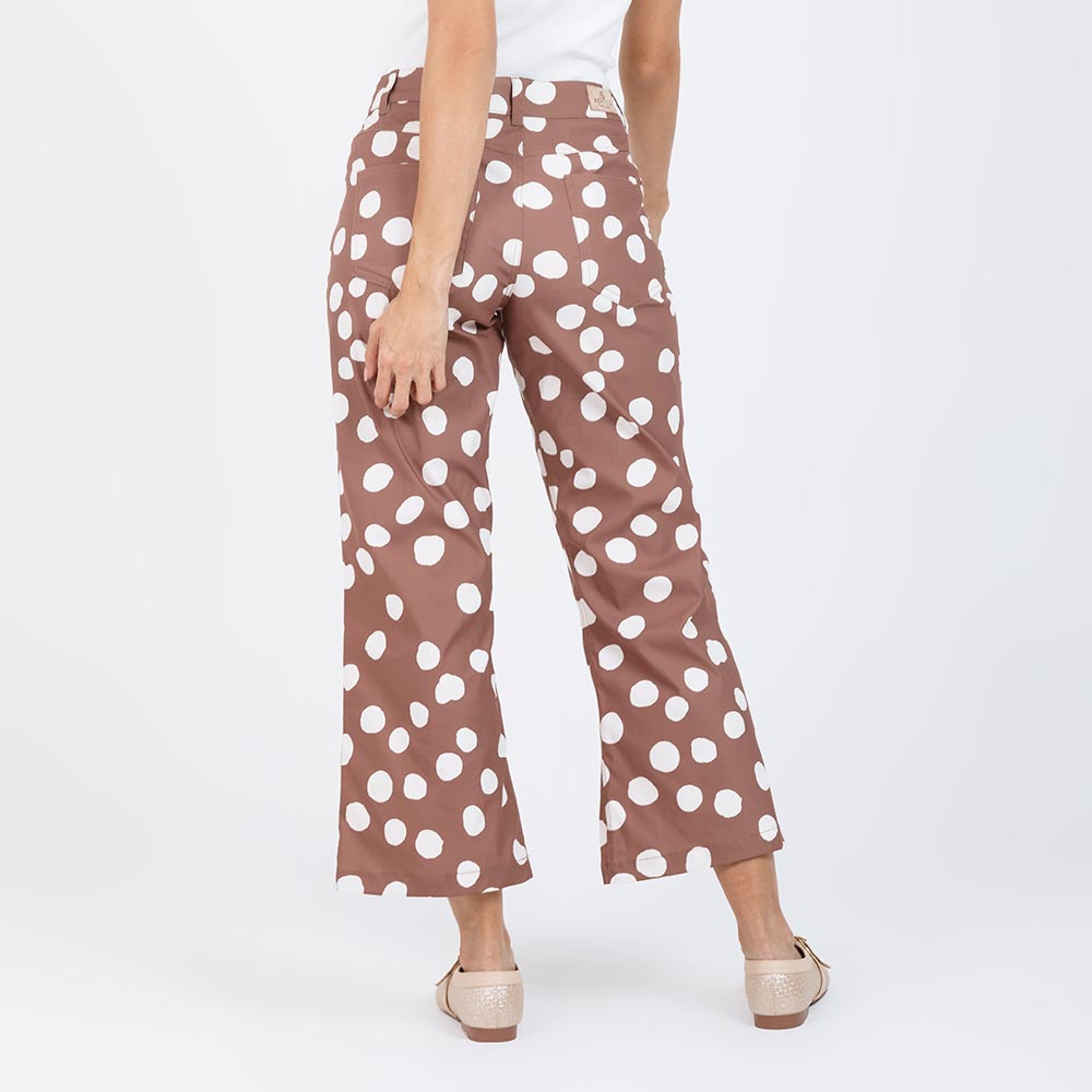 PANTALÓN CARAMELO SILUETA FLARE ESTAMPADO