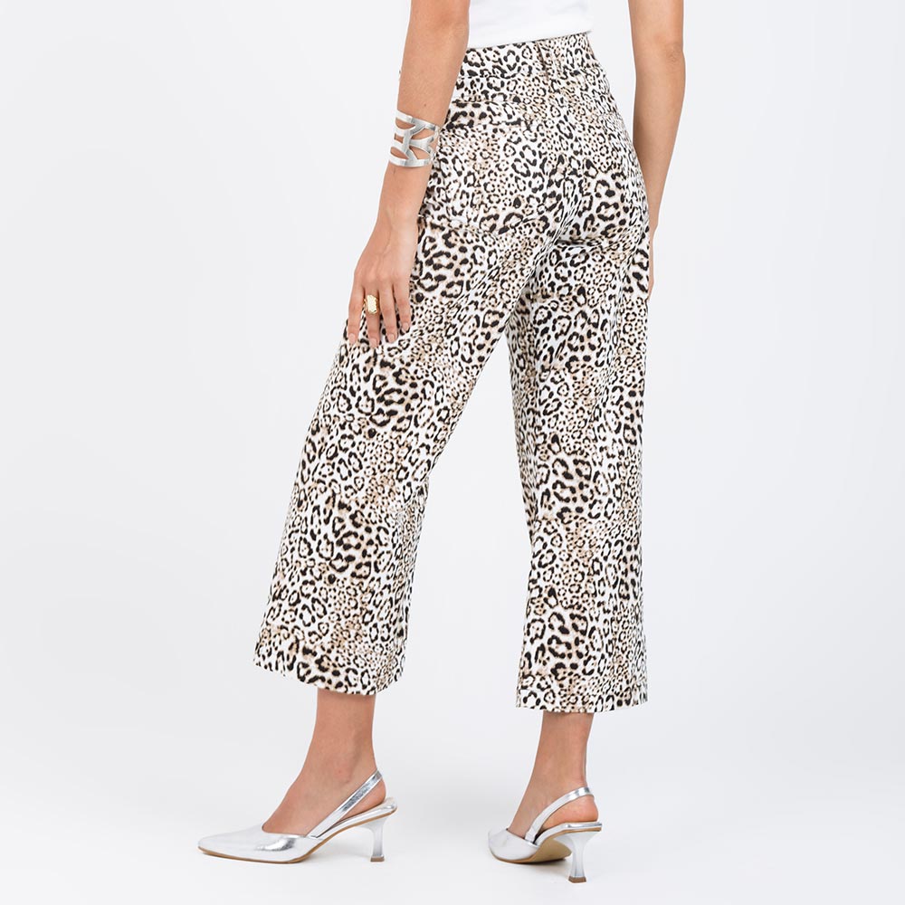 PANTALON FLARE CORTO ANIMAL PRINT CINCO BOLSILLOS