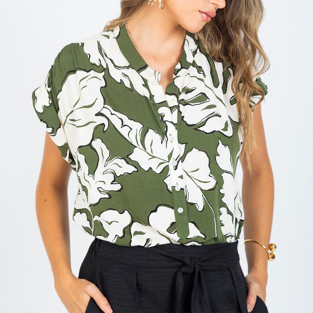 CAMISA CON CUELLO NERÚ VERDE MILITAR