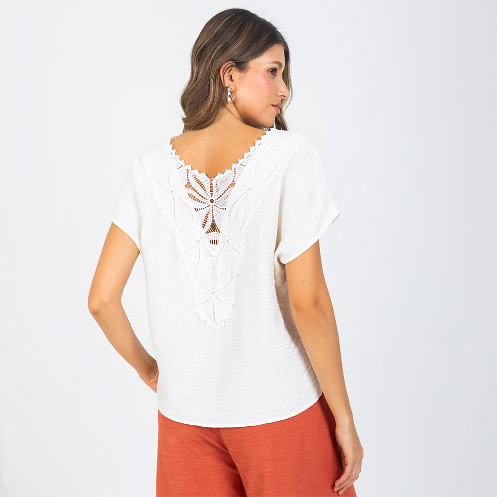 BLUSA IVORY MANGA RODADA CON APLIQUE EN ESPALDA