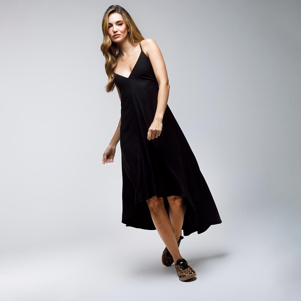 VESTIDO NEGRO CON TIRAS GRADUABLES