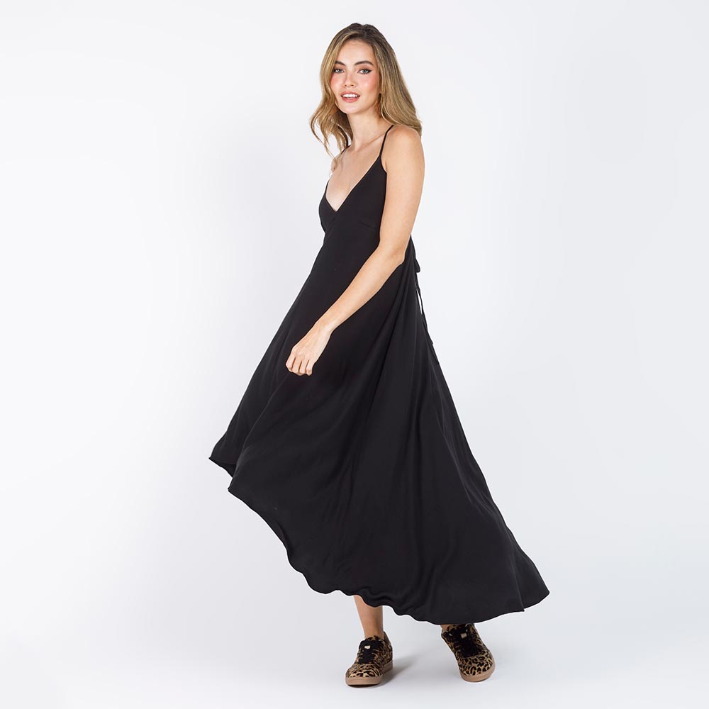 VESTIDO NEGRO CON TIRAS GRADUABLES