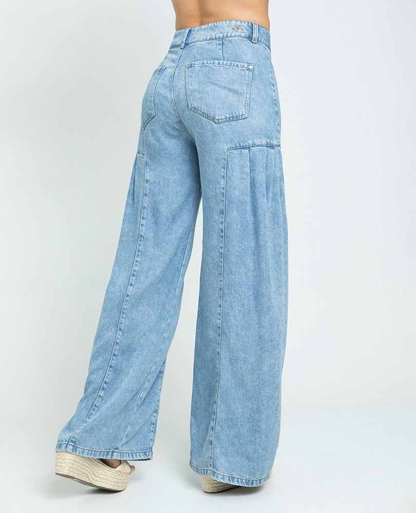 Women's Wide Leg Jeans with Pleats, Light Wash