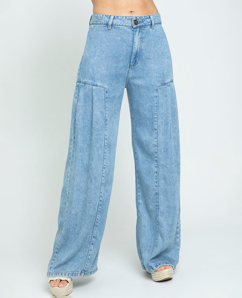 Women's Wide Leg Jeans with Pleats, Light Wash