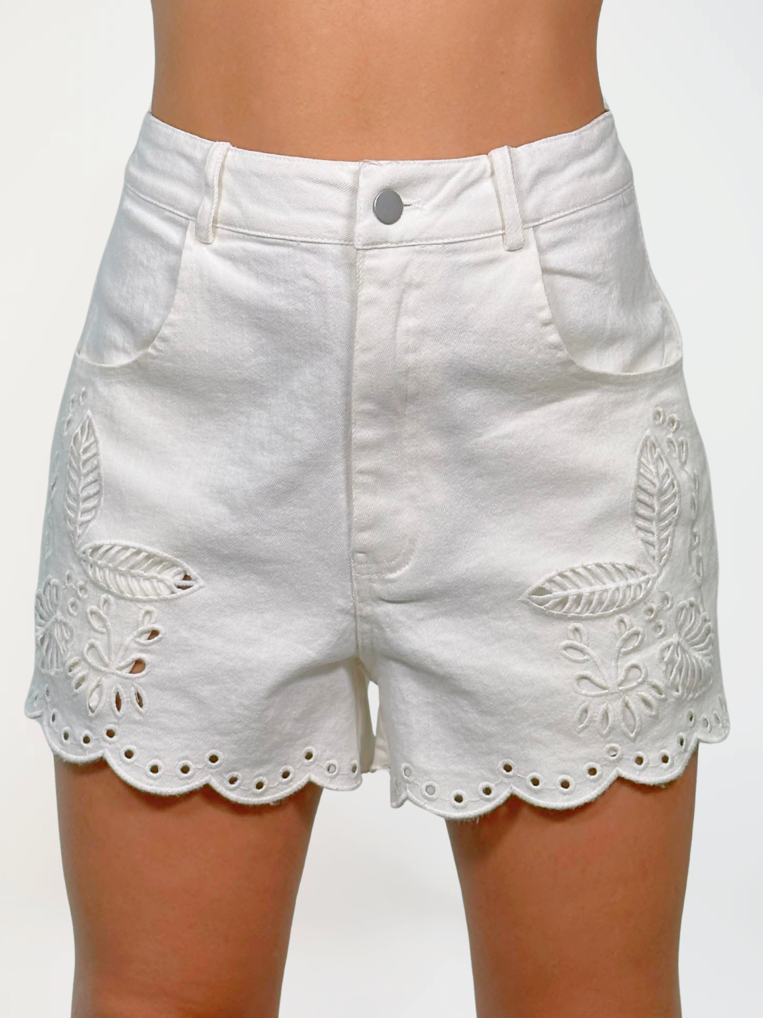 Set blanco bordado Ibiza – Frescura y Estilo para Días de Sol