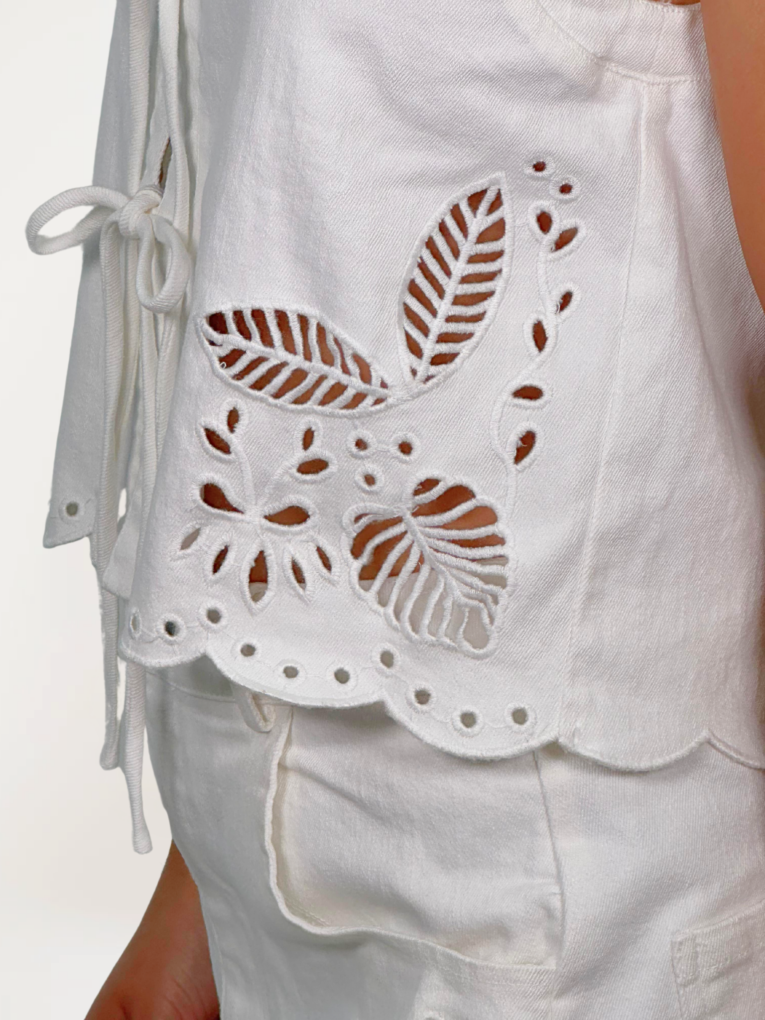 Set blanco bordado Ibiza – Frescura y Estilo para Días de Sol