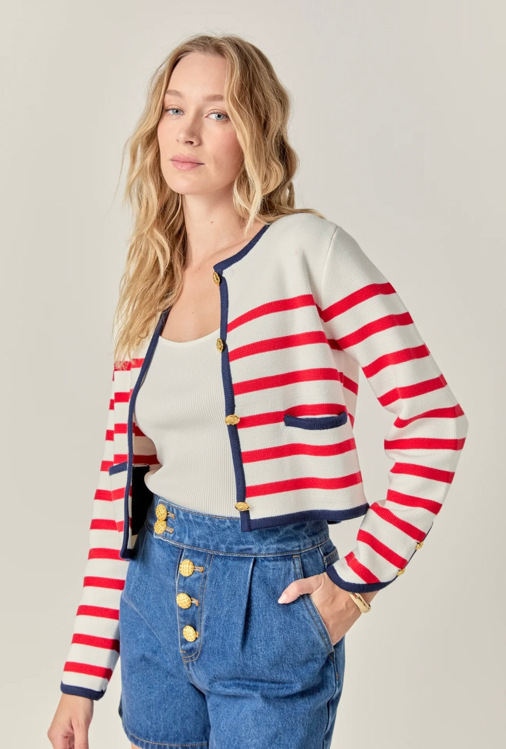 Cardigan Navy a rayas rojas y blancas con ribetes azul marino