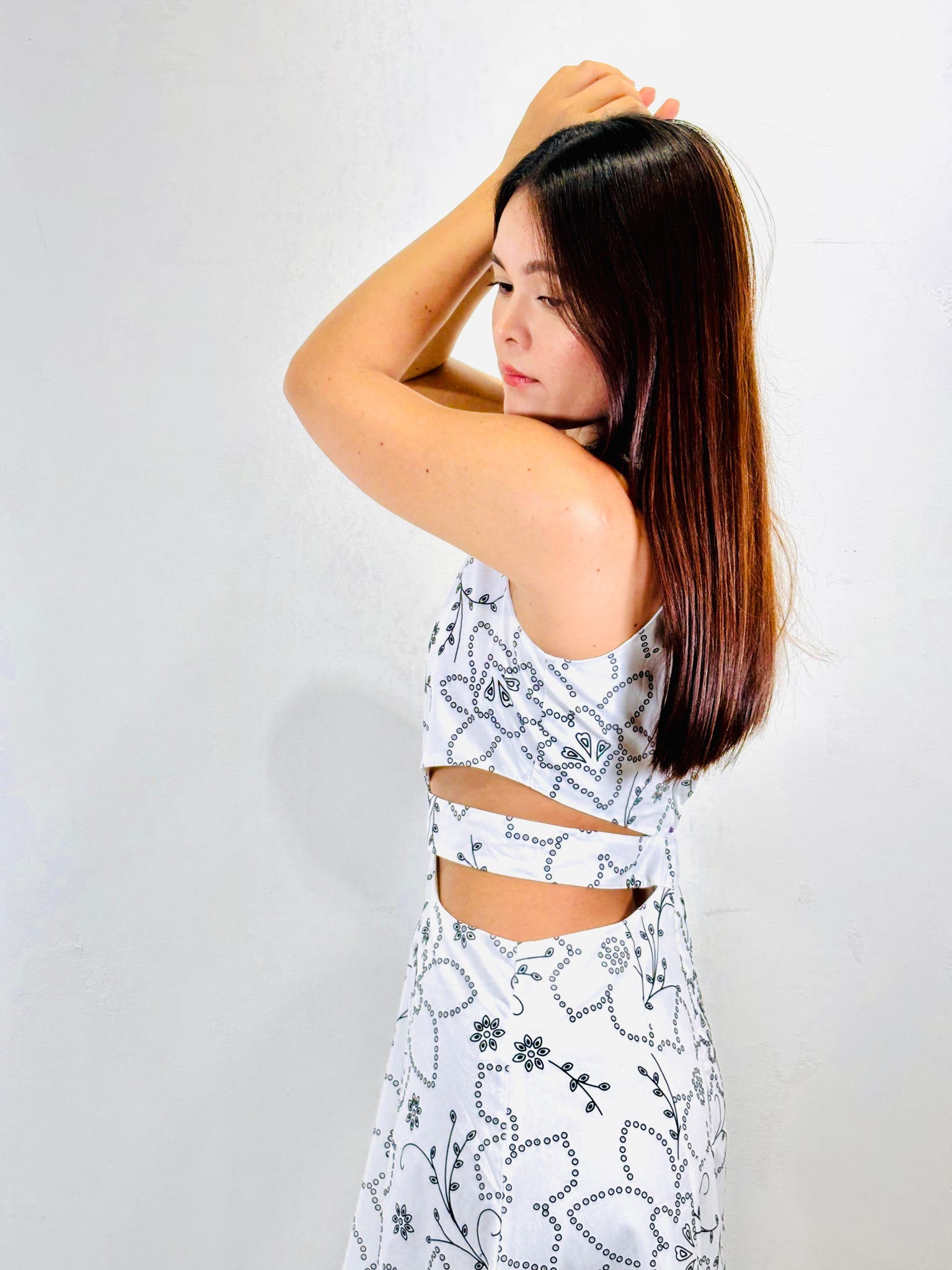 Vestido Largo Blesslover 6839 con Estampado Floral y Cut-Out Lateral