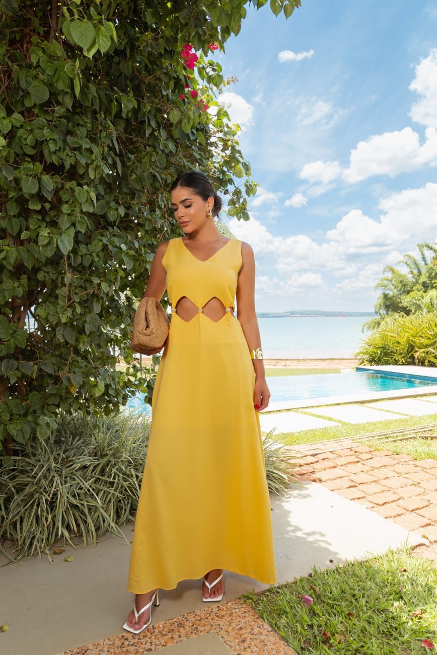 Vestido Largo Amarillo con Cut Out y Corte Evasé