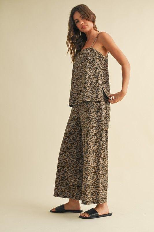 Set Estampado Animal Print | Top de tirantes y pantalón palazzo licrado