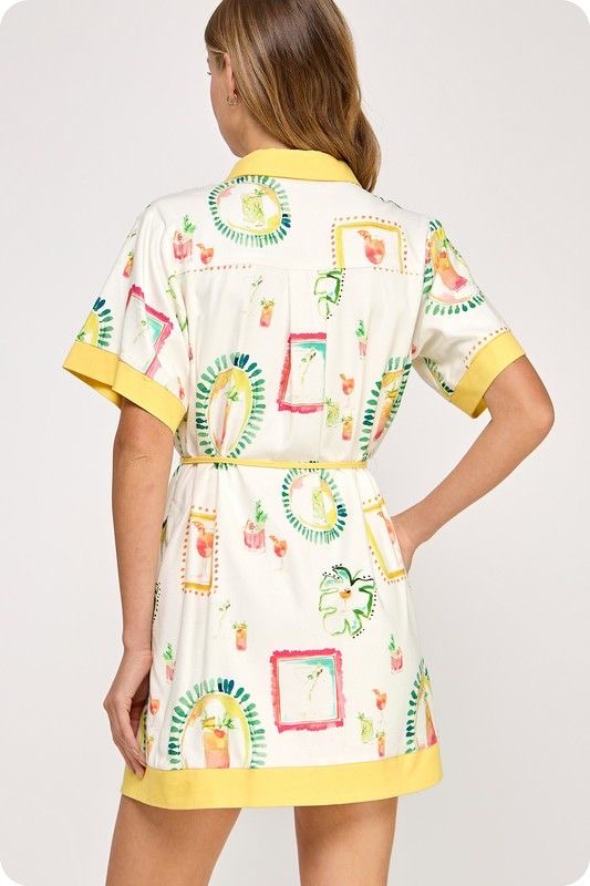 Vestido Camisero Corto con Estampado de Frutas y Detalles en Amarillo