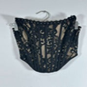 corsé o top estilo corsé (o bustier).

Diseño: La