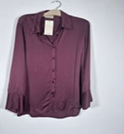 camisa de manga larga de corte clásico y fluido.